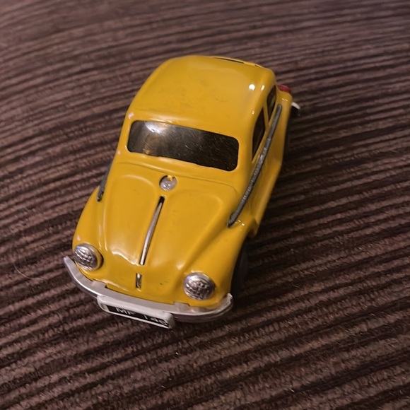 MF146 Yellow Sedan Voiture Beetle VW Bug Car Friction Retro Tin Toy w/Box - Picture 6 of 7